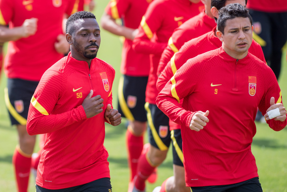 包含华夏幸福不敌国安，仅一球落败，艾克森失了先机的词条